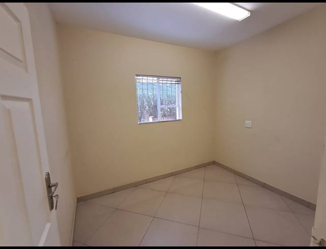 180M² OFFICE TO LET IN THREE RIVERS PROPER